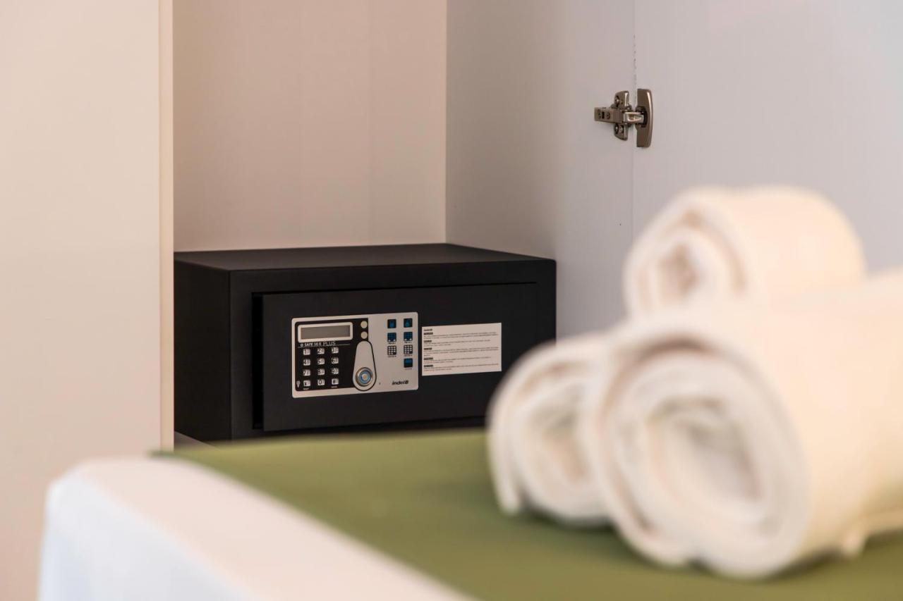 Metropolitan Rooms Cagliari Bagian luar foto