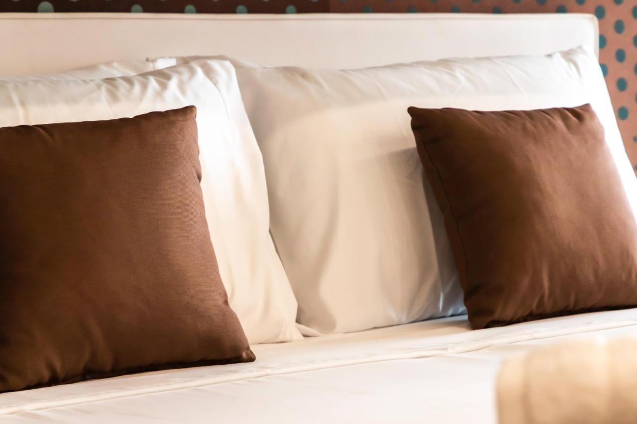 Metropolitan Rooms Cagliari Bagian luar foto